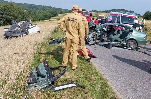 wypadek dwóch samochodów BMW